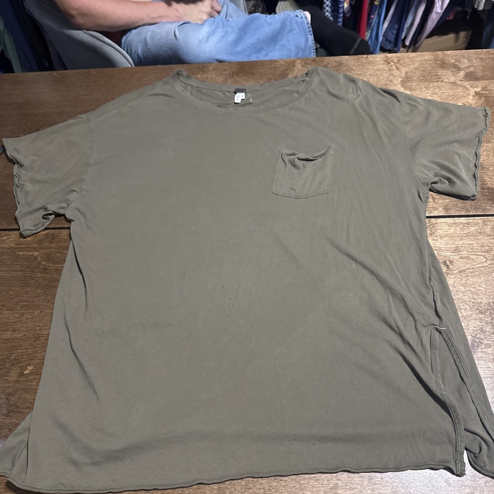 We The Free Women's Pocket T-shirt Green Short Sleeve Loose Tunic Fit Size M. Yy